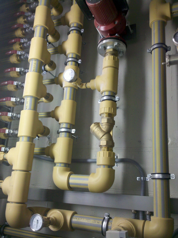 Instalación de red de tuberías de ACS